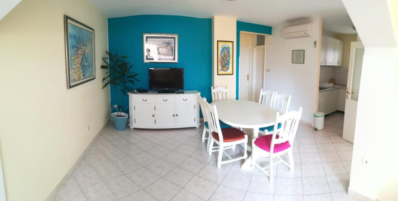Apartmani Petricevic Supetar Εξωτερικό φωτογραφία