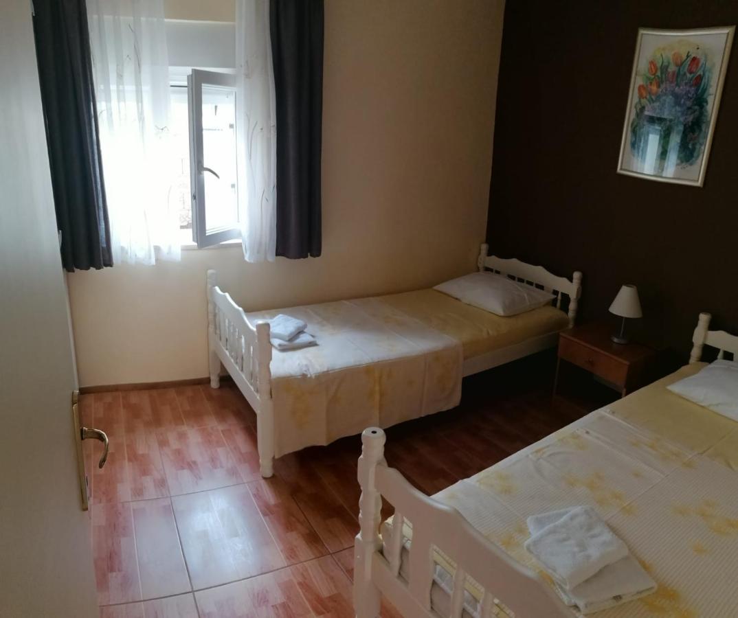 Apartmani Petricevic Supetar Εξωτερικό φωτογραφία
