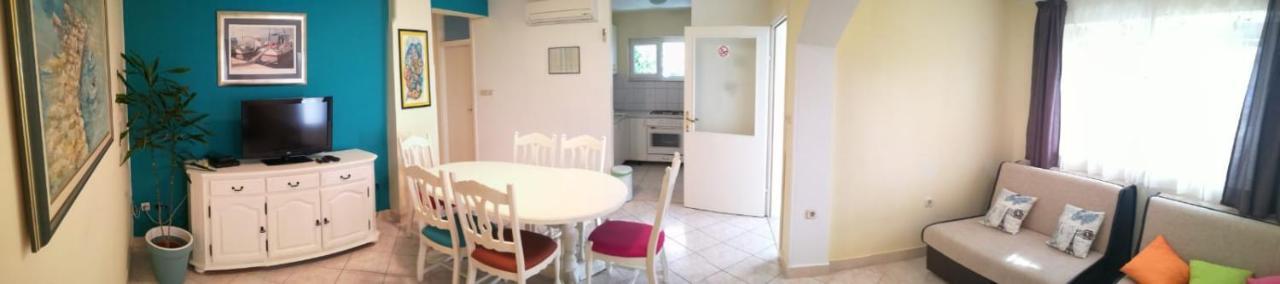 Apartmani Petricevic Supetar Εξωτερικό φωτογραφία