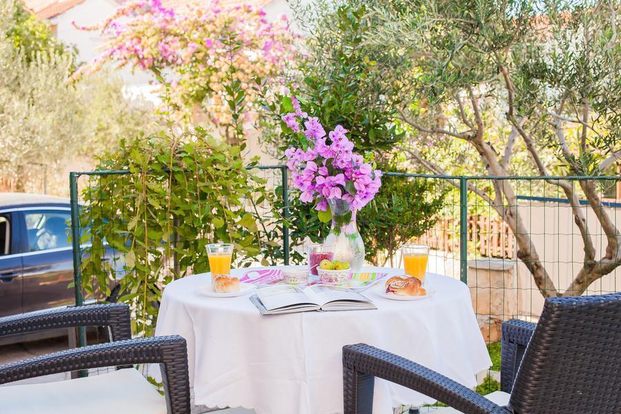 Apartmani Petricevic Supetar Εξωτερικό φωτογραφία