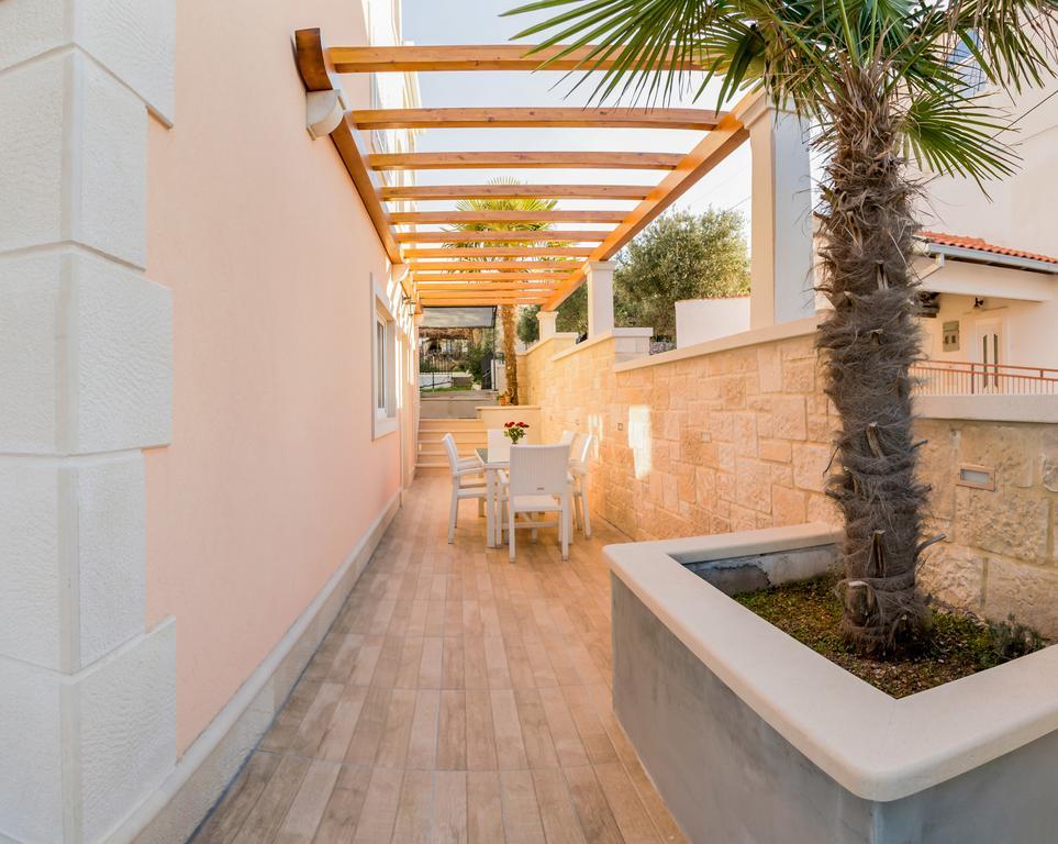 Apartmani Petricevic Supetar Εξωτερικό φωτογραφία