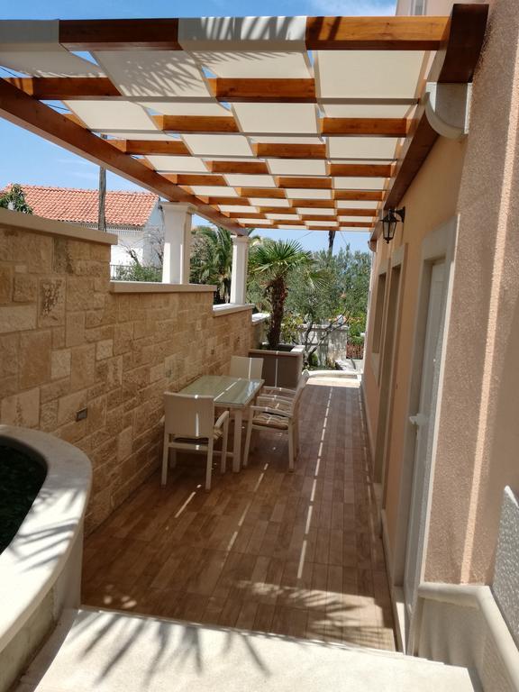 Apartmani Petricevic Supetar Εξωτερικό φωτογραφία